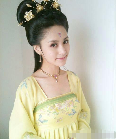 古装黄衣女子大比拼，范冰冰贵气赵丽颖可爱，最后这位最美丽？