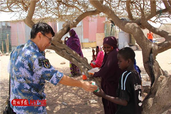 走近和平方舟上的老师们，这个教师节有点“特别”