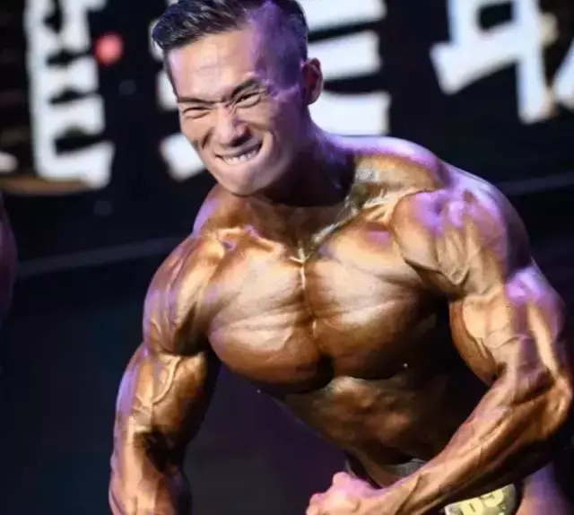 中国19岁“肌肉王者”，前途不可限量，中国健美的希望！