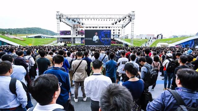 阿里今天投了1000亿要干什么？城市大脑一年又干了什么？答案都在这场聪明人大会上