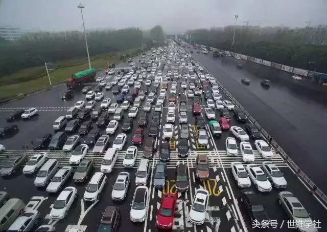全民八天长假，正在毁掉我们的生活
