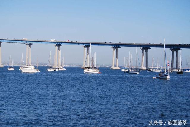 直击美国最高的跨海大桥，耗资5000万美元修建，桥下可通行航母