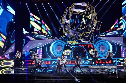 韩娱：EXO将推演唱会实况专辑 南柱赫登《时尚先生》新加坡版封面