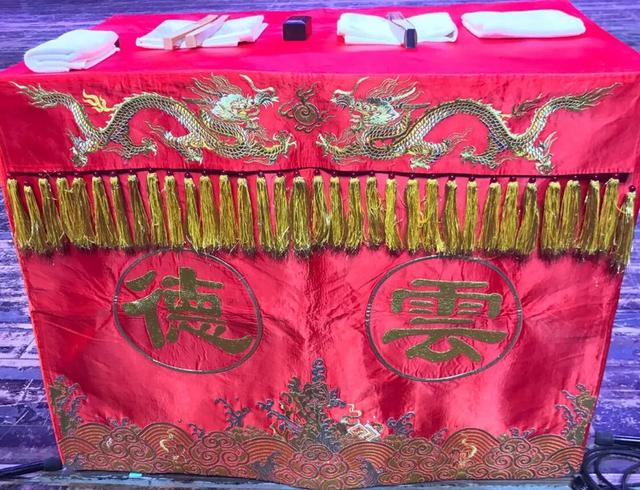 郭德纲晒图，德云社新加坡演出进行时！网友：满坑满谷！