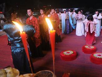 中秋合家欢，佳节大团圆