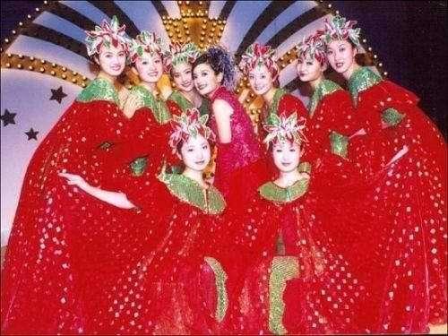 2001年在剧中伴舞2017年成为清末女首富，这些年她经历了什么