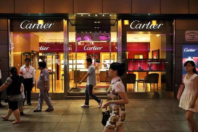 Céline创意总监Phoebe Philo将离任；Forever 21关闭日本旗舰店