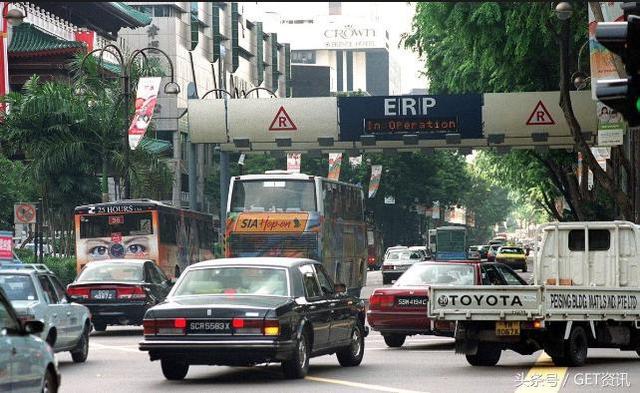 新加坡人告别“私车梦” 明年起全国冻结汽车数量
