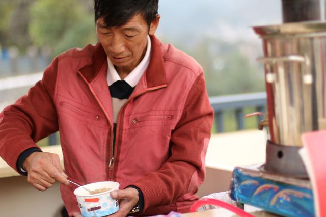 雨中秀丽的昆明西山森林公园