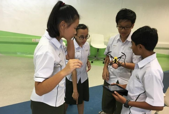 在教室里起飞的无人机，新加坡中学ALP学习计划——梦想照进现实