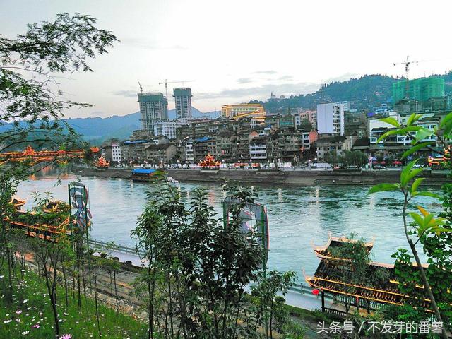 贵州黔东南州2个相邻县，经济实力与旅游资源相当