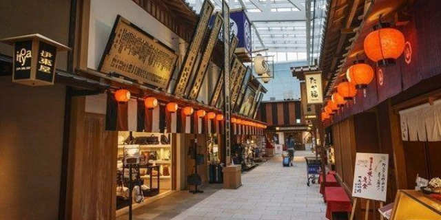 转机时间长别只玩手机，机场的好玩意数不胜数，连大保健都有！