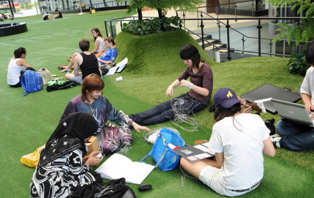 帮助孩子自信地站上演讲台，新加坡中学是这么做的！