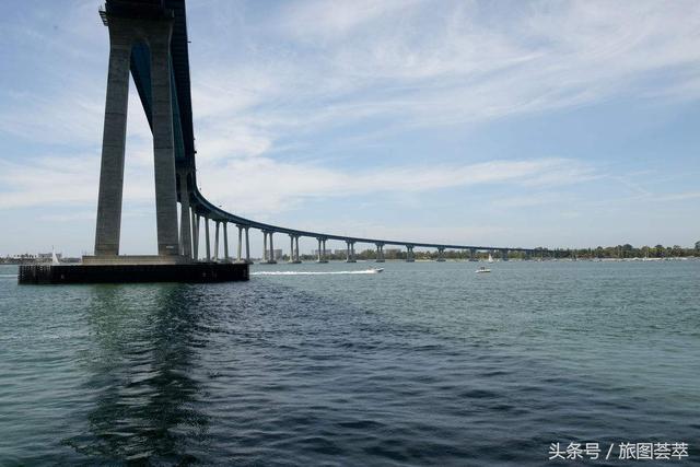 直击美国最高的跨海大桥，耗资5000万美元修建，桥下可通行航母