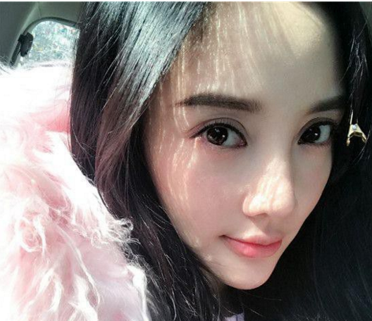景甜做了此事后李小璐回复：么么哒 宋祖德：还用美颜，我都不用