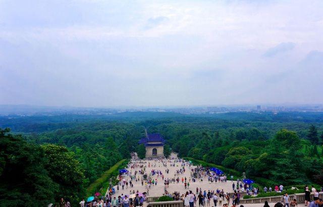 大家好，给大家介绍一下，这是……