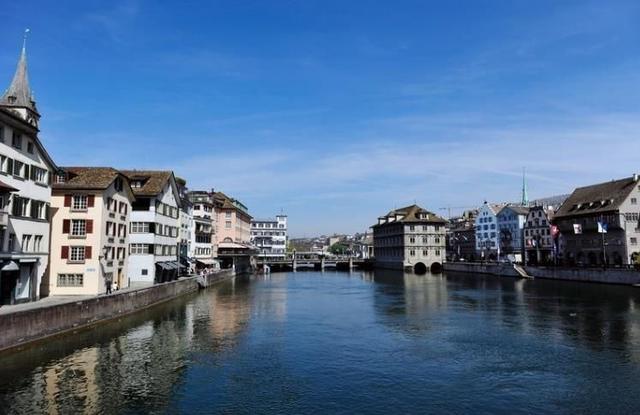 这个小国是全球竞争力最强的国家，连美国日本也不如它