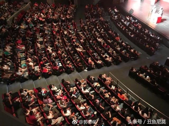 郭德纲国庆送欢笑，新加坡演出观众满满，台湾澳门演出也将开启