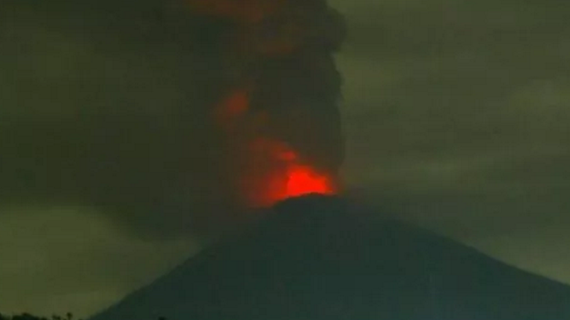 阿贡火山熔浆外溢随时爆发，被困想回新加坡如逃难！