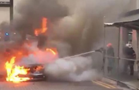 这大概是iPhone 最好的广告吧——新加坡这场火iPhone 8+毫发无伤