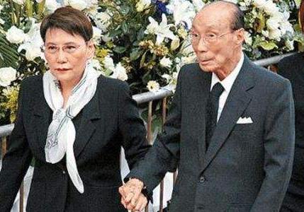 邵逸夫90岁娶的妻子方逸华逝世，全国学生悲痛，感谢逸夫楼！