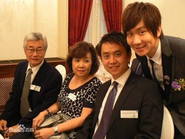 林俊杰，不好好唱歌就要回去继承上亿家产的人，新加坡电信之子