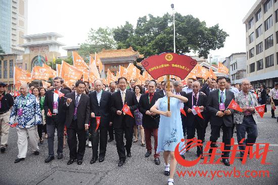 千名番禺人回乡参加恳亲大巡游