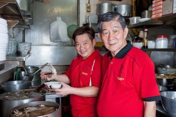 在新加坡，与明星合照最多的餐厅老板，究竟为何这么“大牌”？