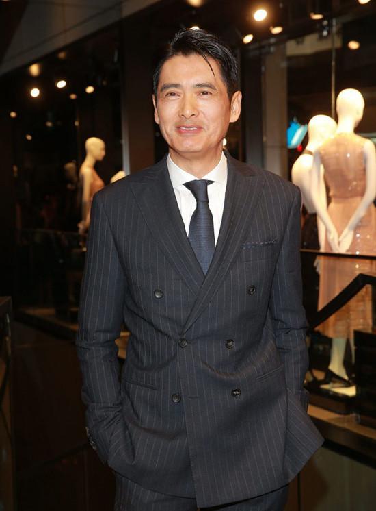 周润发曾为初恋自杀，怕老婆痛苦31年不要孩子，连林青霞都佩服