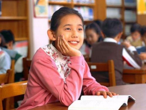 从一张小学课表可以看出：新加坡的小学教育一直走在世界前列