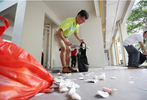 新加坡要推行“无清洁工人日”，以后大街上连垃圾桶都找不到了？