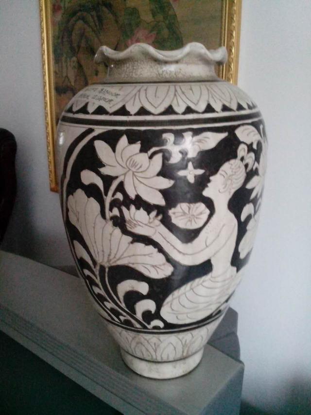 磁州窑刻花花口瓶走上新加坡市场拍卖