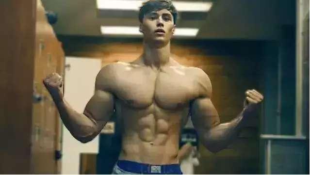 中国19岁小伙练出逆天肌肉，谁说黄种人不适合健身？
