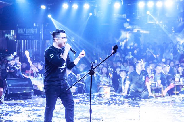 “歌神”张学友的金牌制作人·新加坡鬼才陈奂仁空降解放西