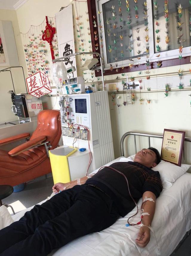 为挽救一名新加坡白血病患者，80后医生义捐造血干细胞