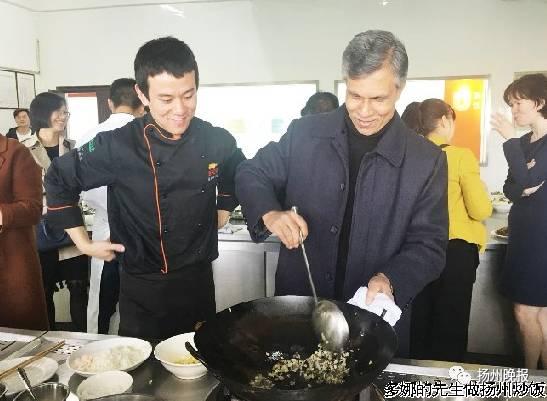现场烹饪鱼香肉丝 扬州炒饭，外交官秒变大厨