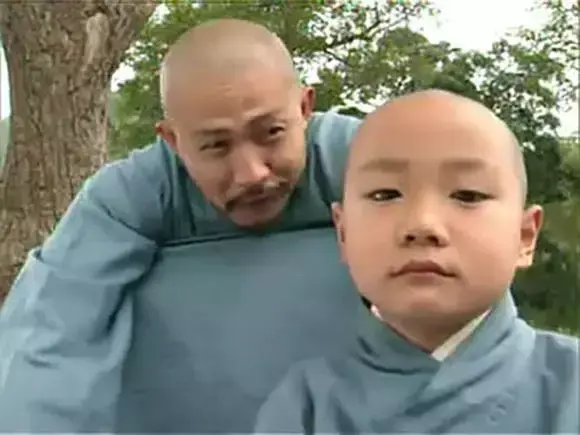 新加坡人在内地一角成名，走红后却消失，今娶内地小娇妻！