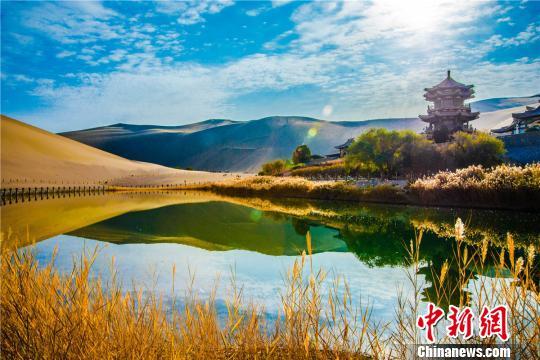 甘肃敦煌冬春旅游持续升温 官方助推“文化自信朝圣季”