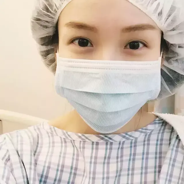 她刚做完子宫囊肿手术就立即开工 两部重头剧在手 视后只会平常心
