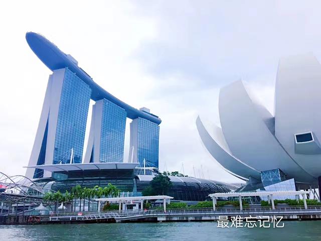 到过新加坡才知道不但建筑物美，环境保护做得也非常好！