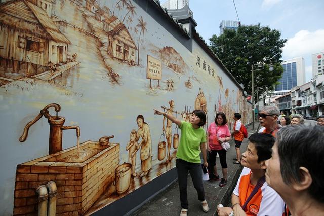 新加坡一地方推“创意壁画”，游客边玩边赏，网友：太神奇！