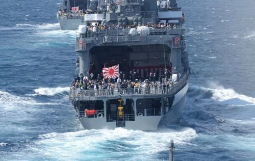 刚刚，日本拉拢两国狂秀肌肉，其中一国55年前被打出了阴影！