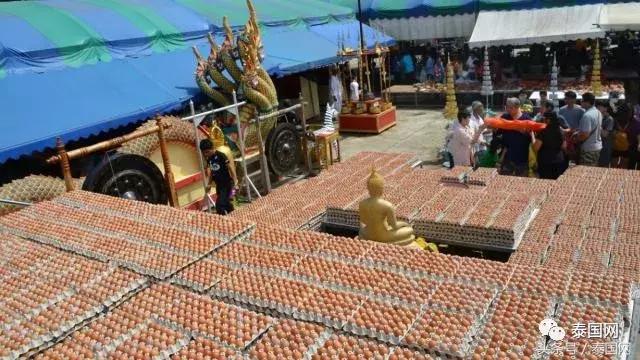 去泰国庙里还愿，是不是都要弄几个鸡蛋和猪头？