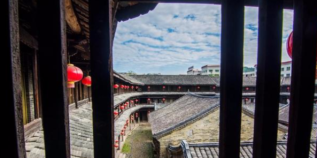 新加坡总理李光耀故乡隐藏一围楼，似军事碉堡，253年屹立不倒