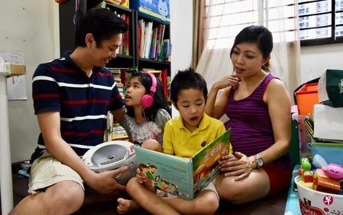 调查：新加坡家长培养孩子学双语 有“心”无“力”