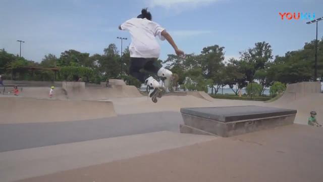 新加坡轮滑小公举-来一场说走就走的旅行