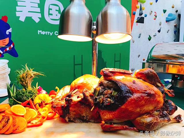环球美食嘉年华，美国的烤鸡西班牙的海鲜饭，还是最爱中国特色！