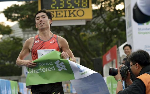 新加坡马拉松赛 苏睿勇首次参赛夺全国冠军