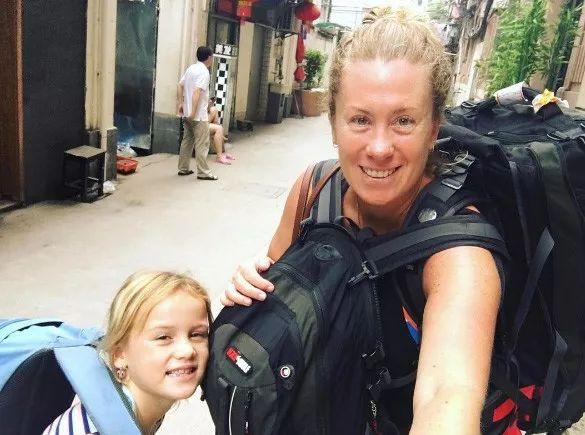 单亲妈妈辞职，用15万元带着女儿500天环游世界