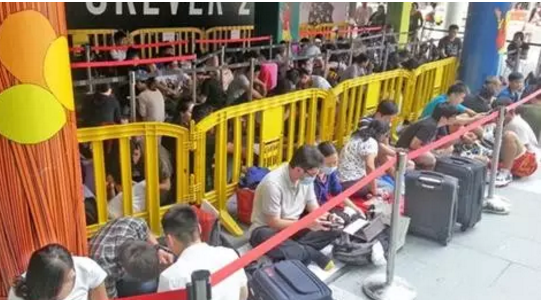 社会学家评新加坡式排队是一种文明，心理学家说这是一种“癖瘾”